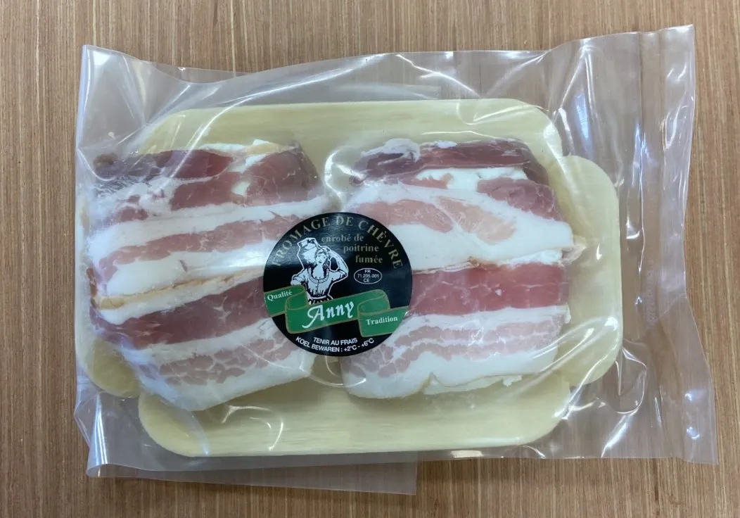 Fromage de chèvre enrobé de poitrine fumée